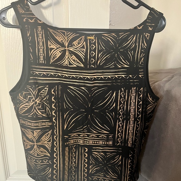 Tanoa Square Neck Tank - Picture 2 of 3